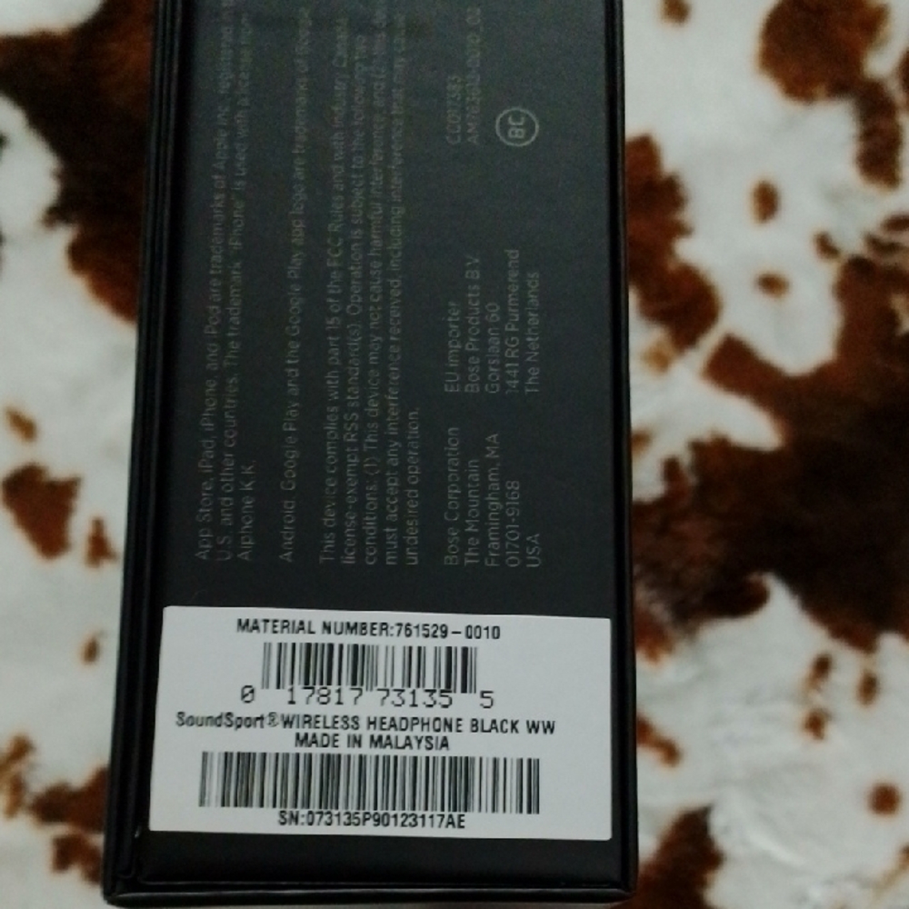 Bose SoundSport Wireless Earbuds - Dark Gray - Picture 4 of 10